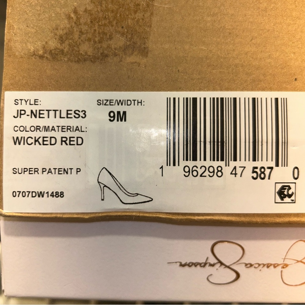 Jessica Simpson (NWOT) Nettles Pump in Wicked Red - Picture 8 of 8